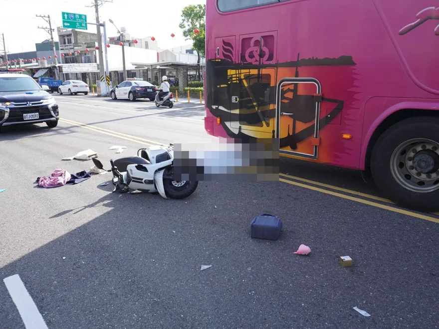台南女警遭追撞亡　女大生騎士、遊覽車司機涉過失致死罪送辦