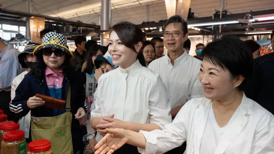 合體盧秀燕獲贈苦茶油　高虹安：媽媽市長的關心很樸實、暖心