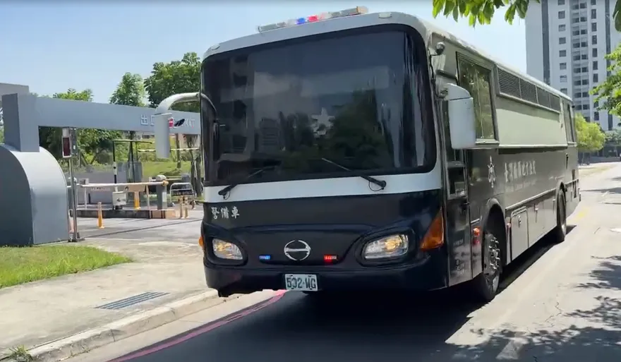 影/林宸佑今移審！羈押近4個月後現身　囚車抵橋頭地院