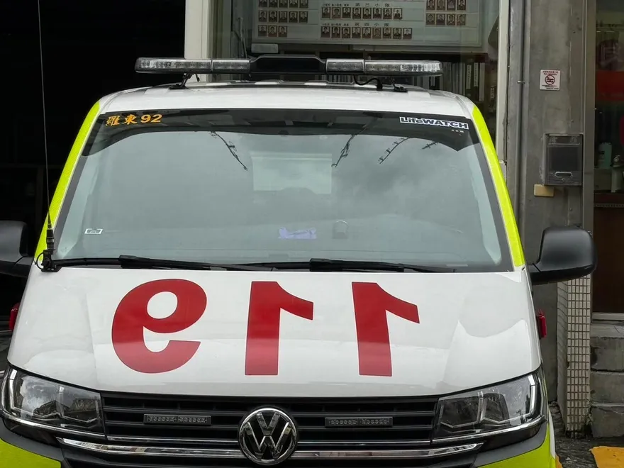 台中再傳墜樓事件！男倒臥社區花圃　傷勢嚴重急送醫搶救