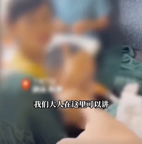 影/搭車被小屁孩「扯頭髮、彈腦袋」　男子找家長理論反遭嗆：又怎樣？