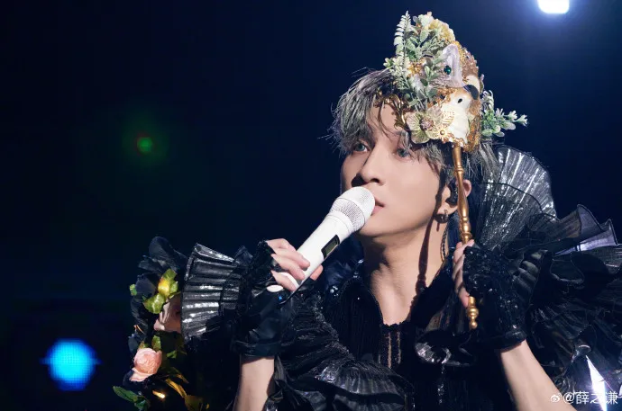 車門壞受困高鐵！薛之謙趕演唱會又遇事故…1句話讓站務員秒拆門