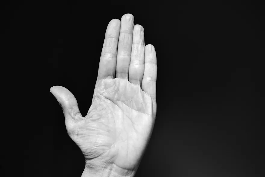 小學老師處罰全班女同學「自扇耳光」　還要求男生「幫忙打」惹火家長