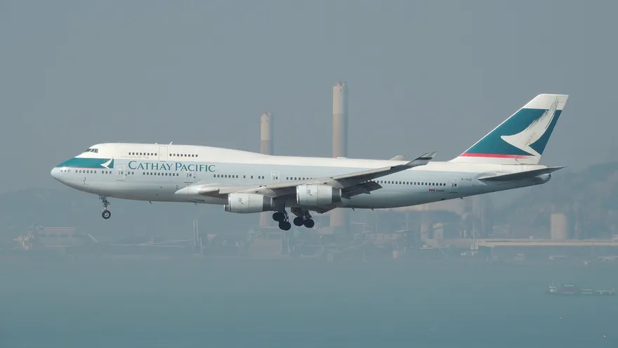 國泰航空傳「飛行員不足」！元旦連假取消55航班　旅客怨聲連連