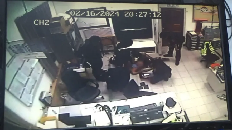 影/屏東警涉刑求嫌犯！疑警棍捅腹猝死　所長、分局長均連坐懲處