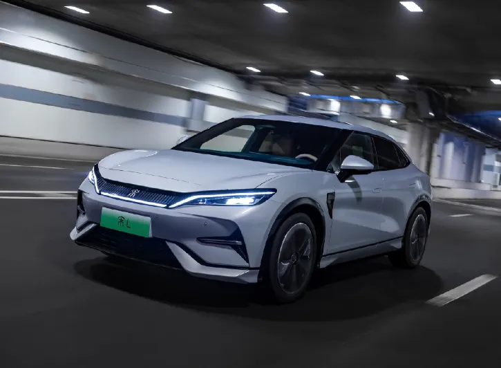 買車容易養車難！陸新能源車保險費直升　車主哀嘆：快開不起