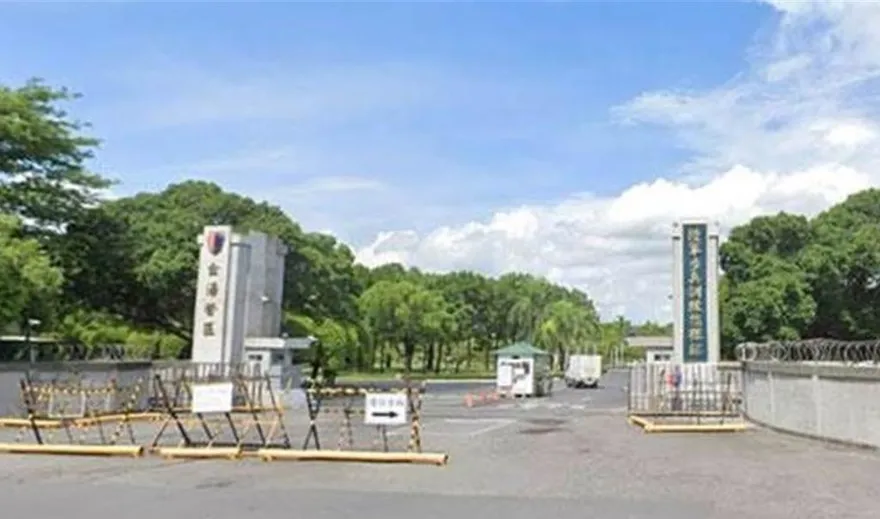快訊/軍事安全亮紅燈！高雄陸軍步校遭男子騎車擅闖　他手持刀慘被軍方壓制