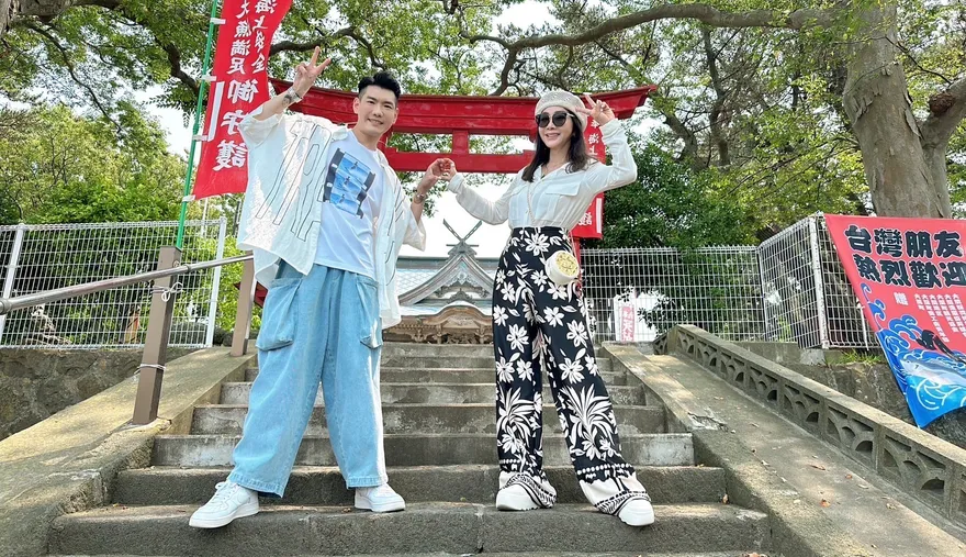 與帥男同遊日本！68歲陳美鳳攜伴「青森露營」全直擊　甜比愛心：越來越年輕