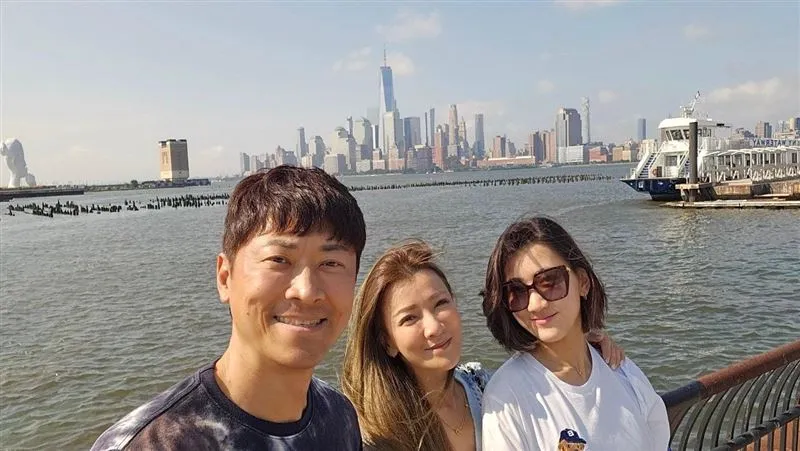 在美留學「高燒1週」！侯昌明曝愛女無預警病倒住院　憂心喊：手機不敢關靜音