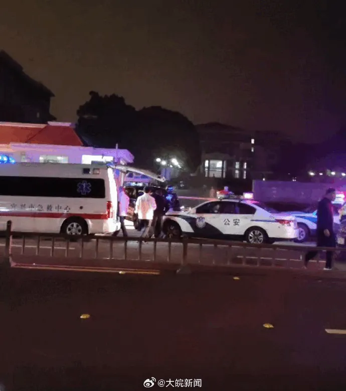 影/校園驚傳持刀傷人！目擊者曝「看見人就捅」　江蘇省學校地板噴灑血跡