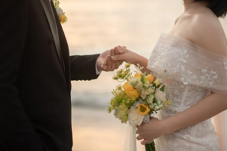 隔天要結婚「主管突不准假」！陸OL遭解僱提告　惡質公司判賠16萬