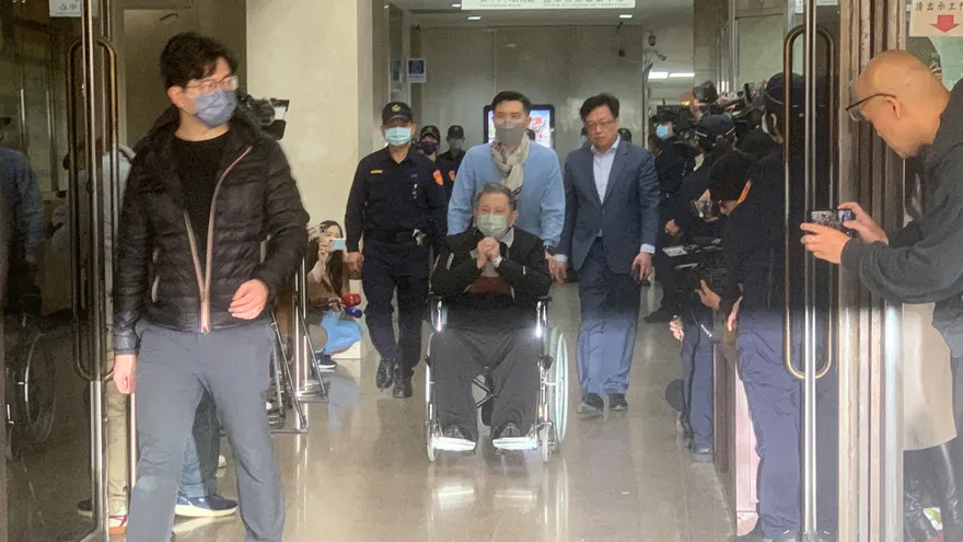 快訊/沈慶京1億交保！配戴電子腳鐐離開北院