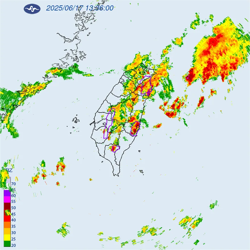 午後雷雨連炸宜花東屏1小時　屏東飛龍瀑布溪水暴漲警戒