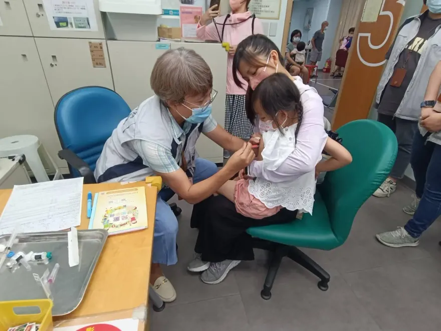 流感今開打！南投學校竟註明「不是高端」　非頭一遭…曾引發高中老師大反彈