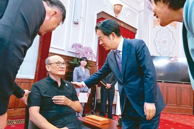 失智後首露面！林芳郁獲醫療奉獻獎　賴清德嘆「疾病不能輕忽」