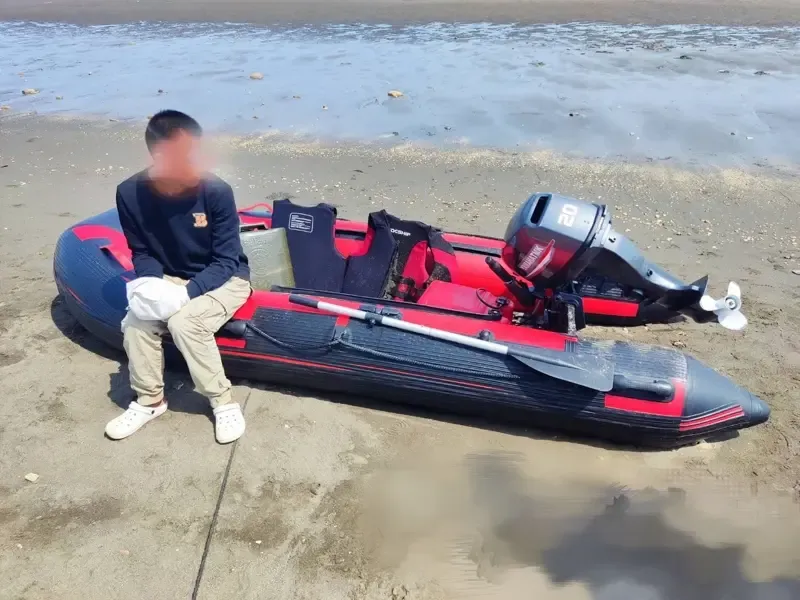 陸男駕橡皮艇載兒偷渡來台　二審維持8月徒刑