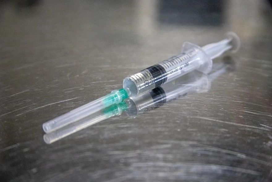 詹長權：前三年都沒如此！今年一月份六天內新增加13萬新冠確診案例！第4年台灣疫情面臨嚴峻考驗！
