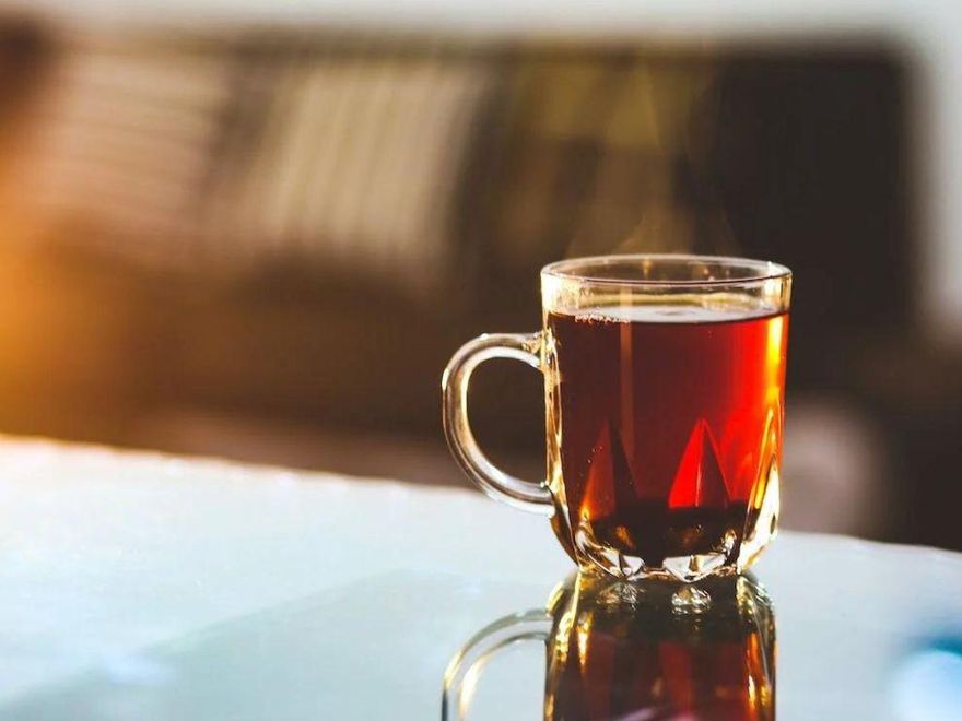 起床「泡泡眼」好困擾！營養師推5飲品快速消水腫