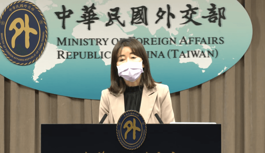 駐匈牙利代表竟「拿國旗當桌巾」引爆輿論譁然　外交部回應了