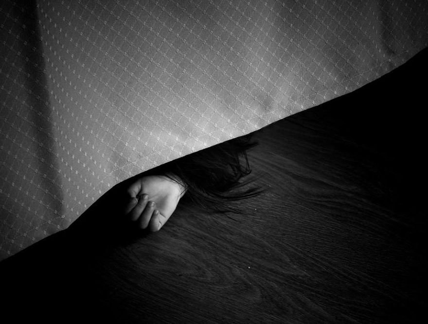感恩節悲劇！夫妻反鎖在家　親戚進門驚見女慘遭「分屍＋開膛剖腹」
