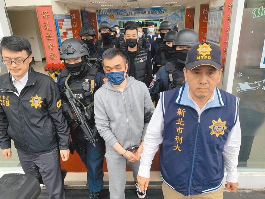 館長直播「暴吼蔡英文」對民進黨感到噁心 網友：莫忘台南88槍不要得罪黨