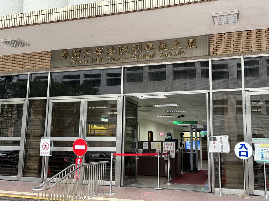 國安私菸案11被告突改口認罪！律師：買菸比共諜嚴重？