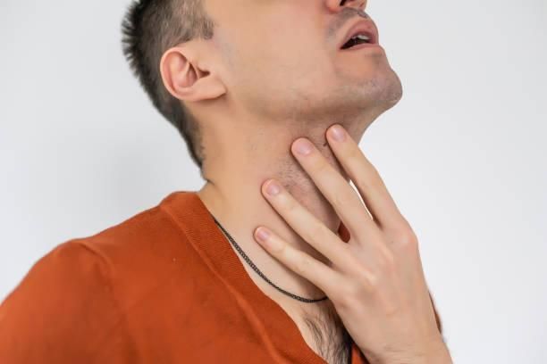 聲音沙啞「吃4食物」護喉嚨！　醫認證：綠茶、蜂蜜可抗菌消炎