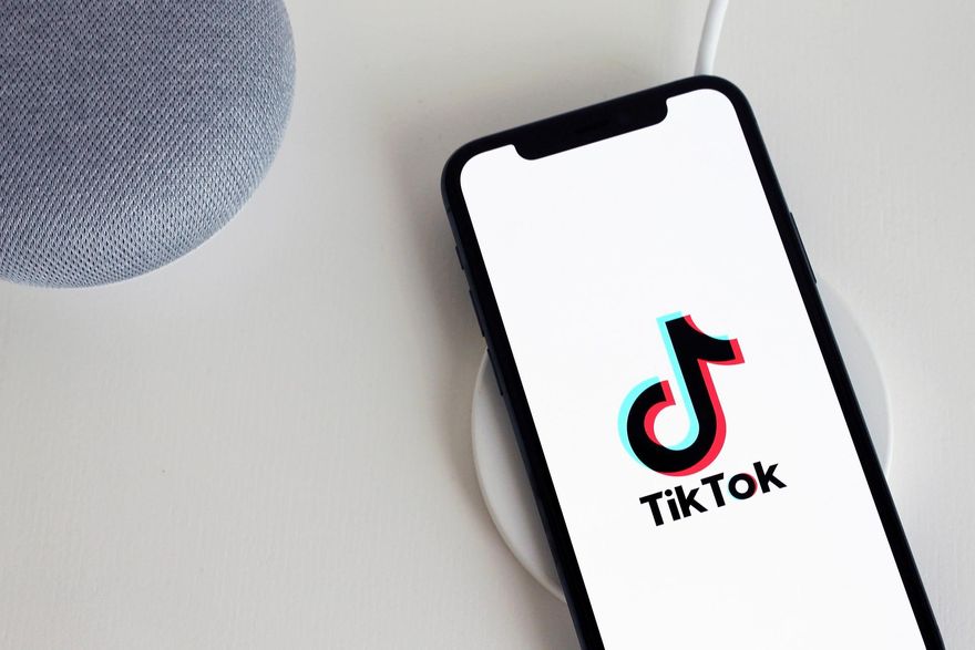 12歲女孩疑遭同學煽動嘗試TikTok「昏迷挑戰」　中途意外失手窒息而亡