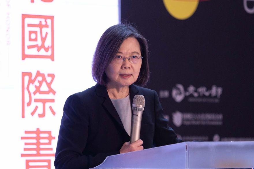 蔡英文參拜白沙屯媽祖  維安人員做「這事」網氣炸狂轟