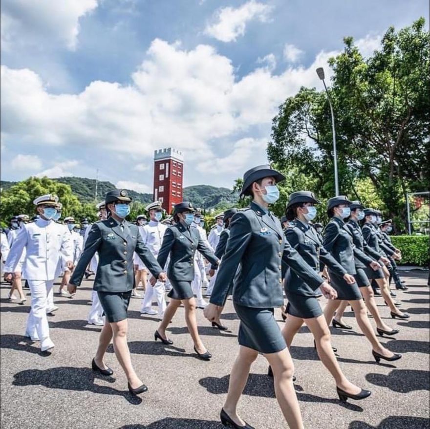 香豔軍服性愛片外流遭懲處「記過汰除」　女中尉跟男友反應曝光