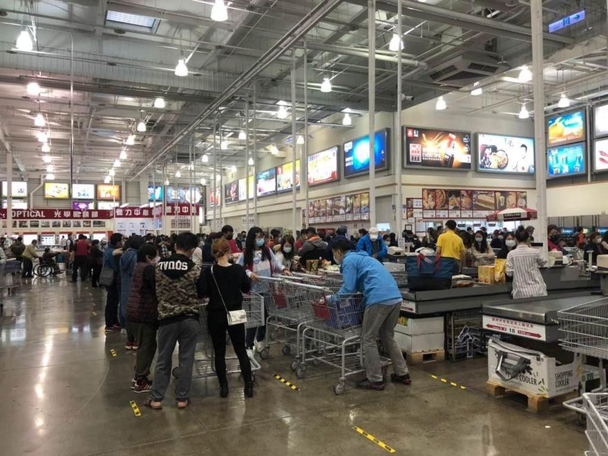 搶當「雞塊富翁」！好市多一年一次特價　婆媽人掃10箱「已缺貨」