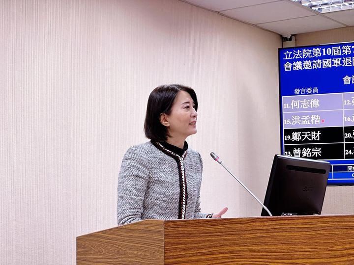 食藥署硬拗A肝莓果3/20「已發布警訊」　王鴻薇「秀鐵證」狠打臉