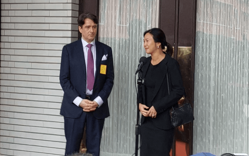 快訊/吳欣盈「男神級洋老公」現身了！立法院護妻產後復出　甜喊這一句