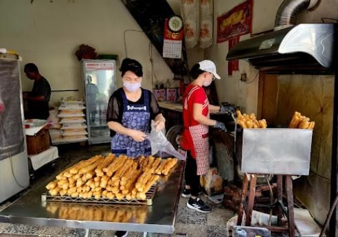 台南「百年油條」熄燈！多家小吃名店合作中止　老闆無藏私願開班