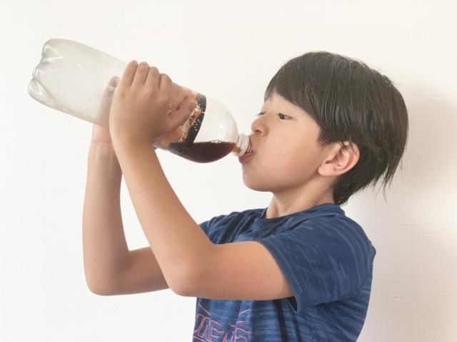長不高的關鍵原因「含糖飲料」！醫示警「3危害」