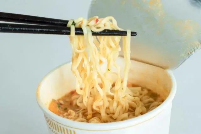 泡麵吃法千百種！他曝「這樣吃」才是最高境界　網狂點頭：果然懂吃