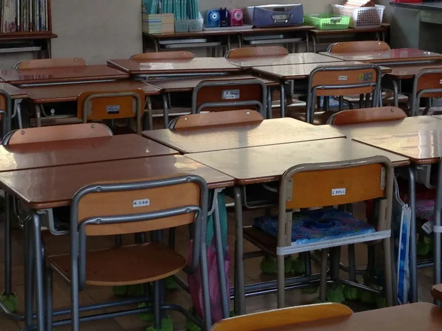 多次遲交作業…老師當全班面罵學生「有病、爛小孩」　挨罰10萬