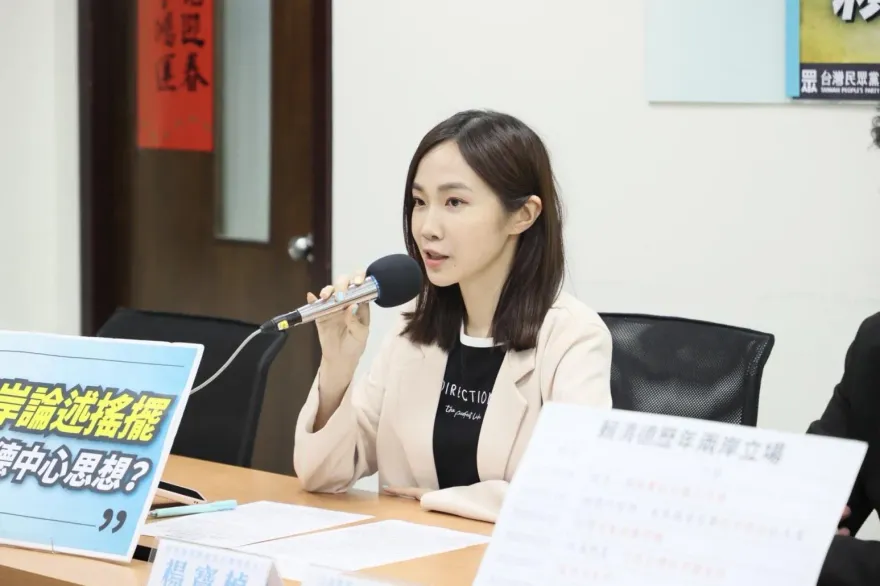 狂護空姐團....謝震武不忍了！當面開嗆民眾黨美女發言人