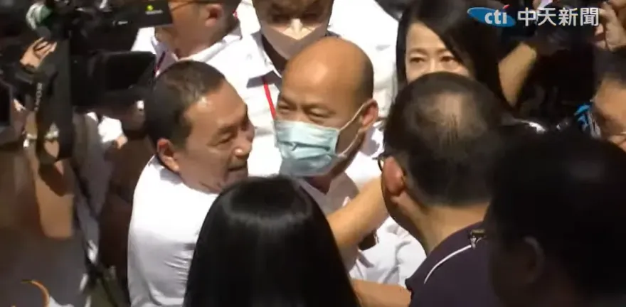 影/侯友宜親迎擁抱韓國瑜　藍議員喊：這就是我想看到的