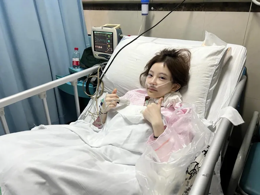 陸絕美網紅馮提莫消失半年！自爆患甲狀腺癌「惡性晚期」　病榻照曝光