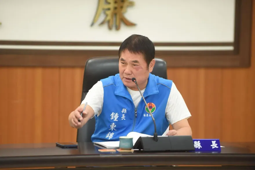 海葵颱風/沒放假被灌爆負評！超狂縣長回應太中肯網讚「真漢子」