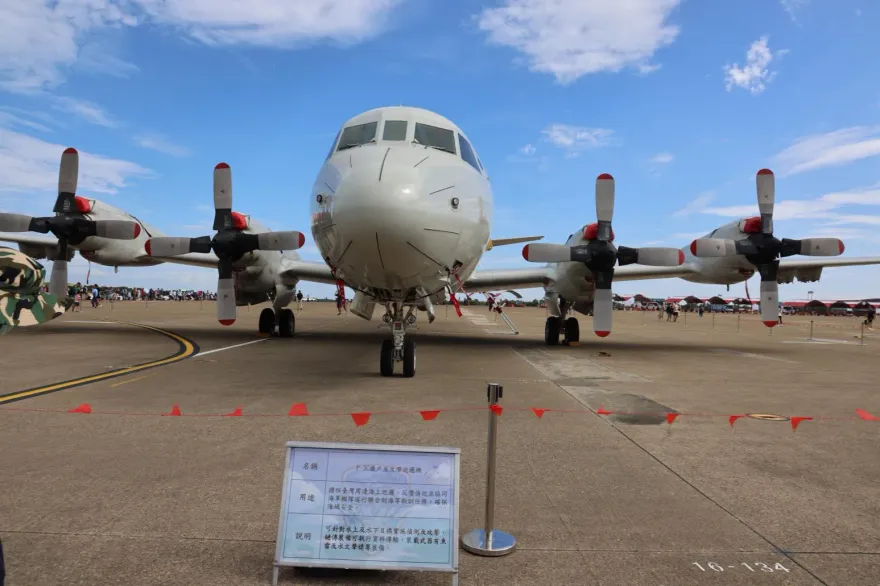 空軍P-3C反潛機掛載訓練任務　小牛飛彈訓練彈不明原因脫落入海