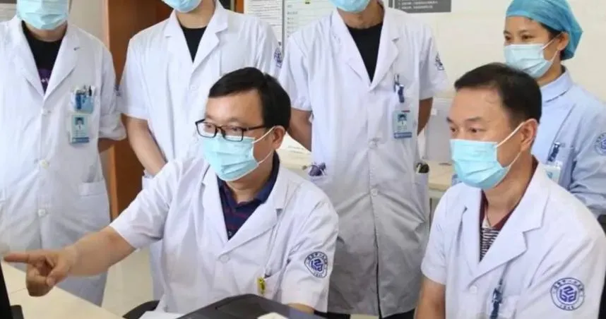 吃麵被陌生男搭話「腦子長腫瘤」　一查真的有：他救了我一命