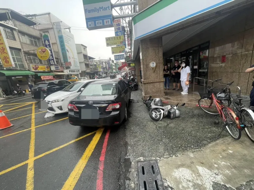影/血糖太低釀禍！53歲駕駛保齡球般「連撞6車」　路人躲過一劫