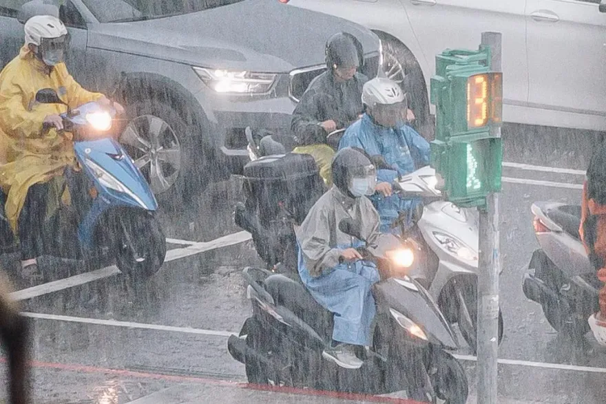 5縣市大雨特報！中秋連假雨更大　吳德榮曝最新成颱機率