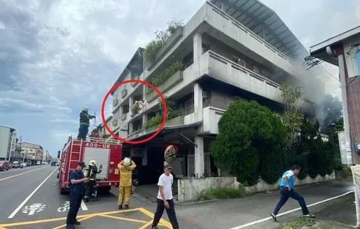 快訊/中元節失火！美濃民宅祝融　警消爬梯驚險救2受困民眾