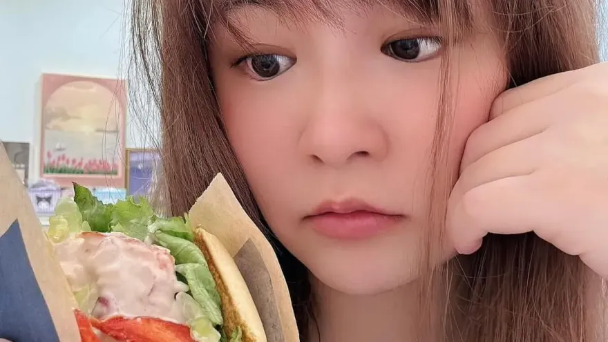小小瑜朝聖麥當勞385元螯龍蝦堡！「龍蝦是2口份量」曝完食心得