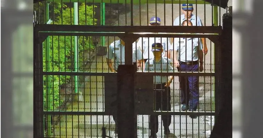 刑場奇事/死囚：我好痛苦　「他回頭對到眼」周輝煌險成卡車輪下魂