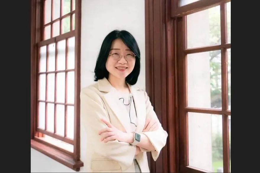 蔡麗清傳淚灑辦公室！高虹安副市長只撐8月　新竹市府同事送花籃寫「這句話」