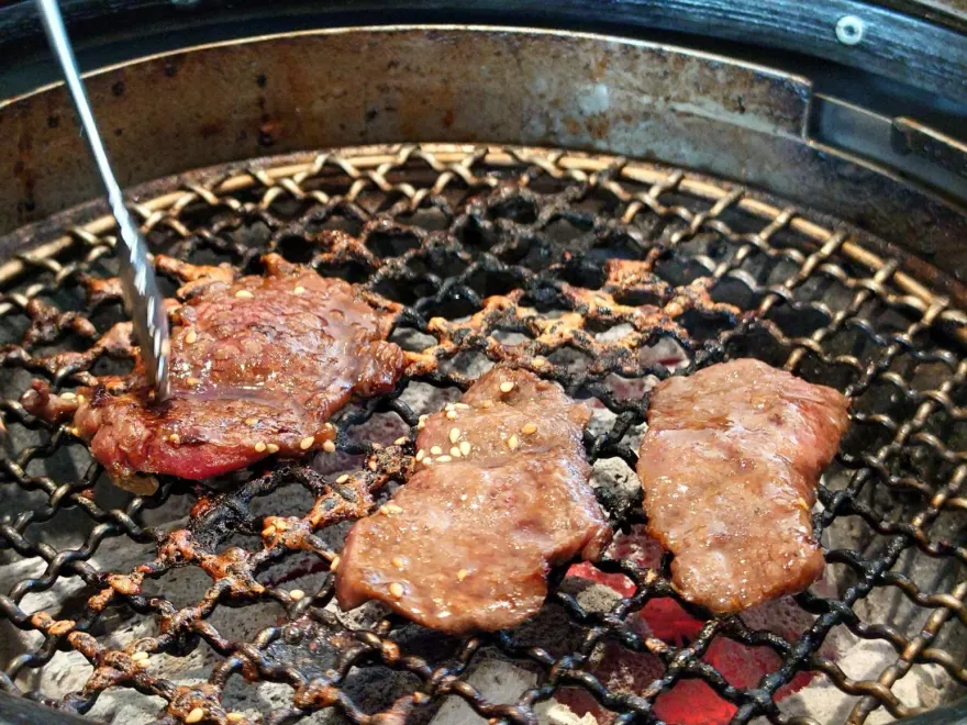 中秋烤肉「1物別吃」！男大生不顧直接吞　竟嘔吐「狂瀉20多次」險休克